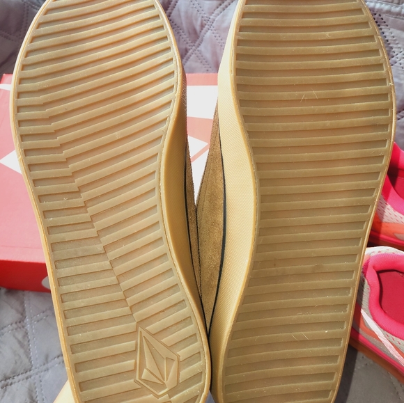 Mens new Volcom shoes - Picture 3 of 5